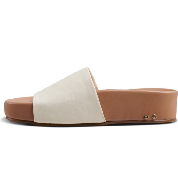 New BEEK Pelican Sandals in Gold (Platinum) - size 11 - Picture 9 of 9